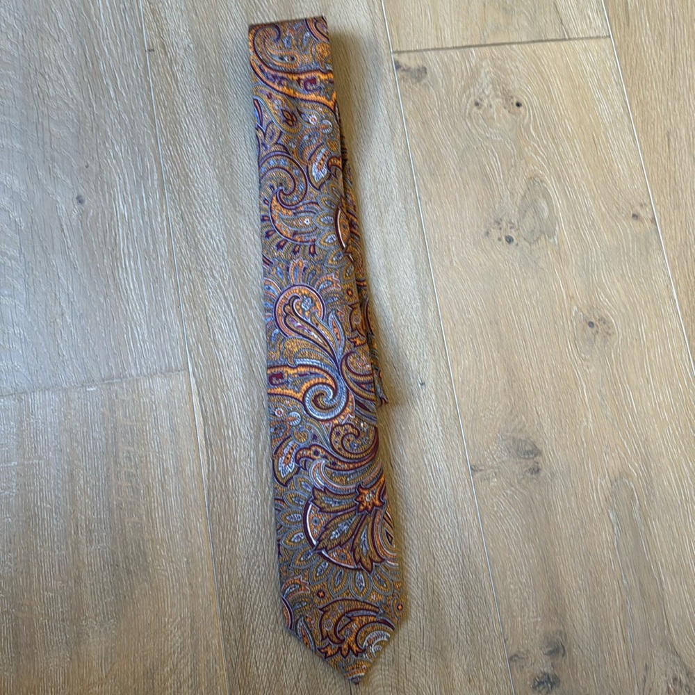 Robert Jensen   Orange paisley tie
